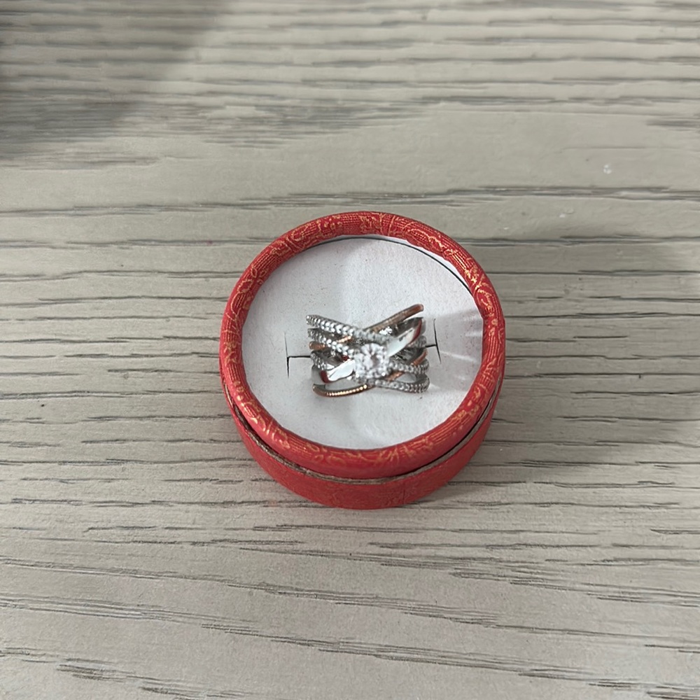 925 sterling silver ring in rose gold and silver size 6